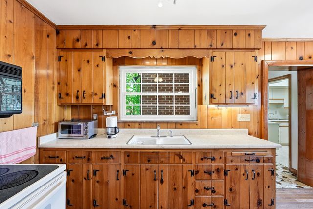 242 Esthel C Boulevard, Ona, WV 25545