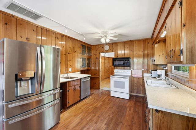 242 Esthel C Boulevard, Ona, WV 25545