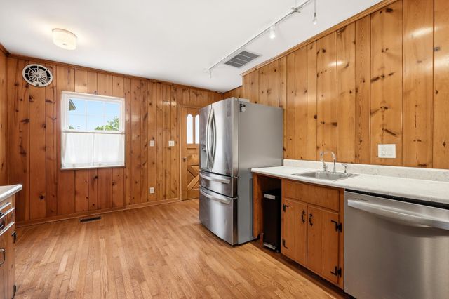 242 Esthel C Boulevard, Ona, WV 25545