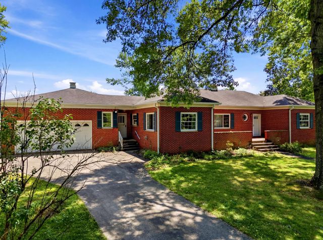 242 Esthel C Boulevard, Ona, WV 25545