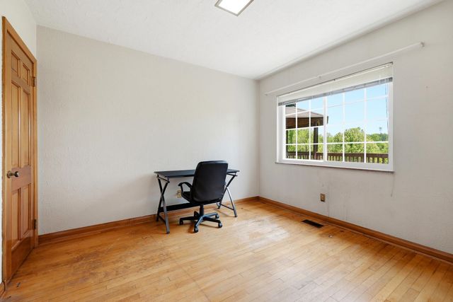 242 Esthel C Boulevard, Ona, WV 25545