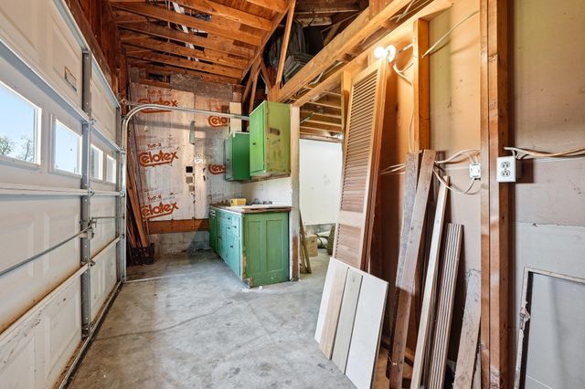 242 Esthel C Boulevard, Ona, WV 25545