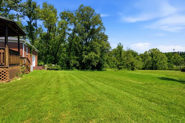 242 Esthel C Boulevard, Ona, WV 25545