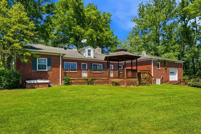 242 Esthel C Boulevard, Ona, WV 25545