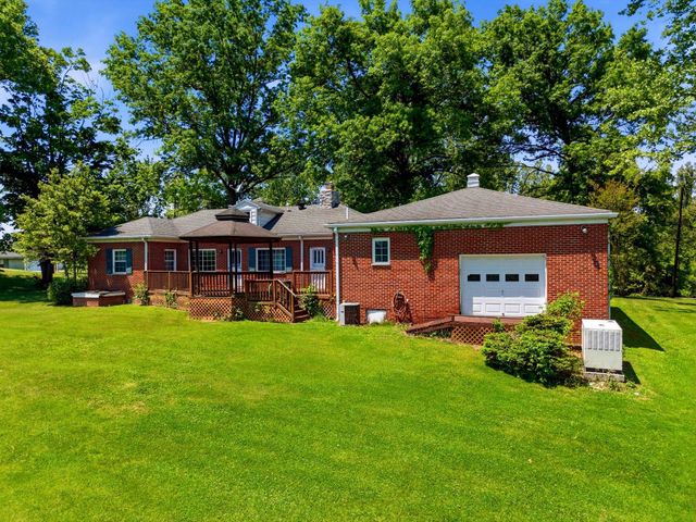 242 Esthel C Boulevard, Ona, WV 25545