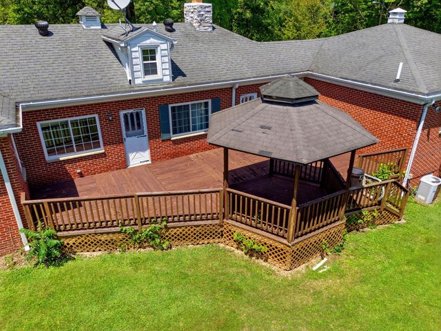 242 Esthel C Boulevard, Ona, WV 25545