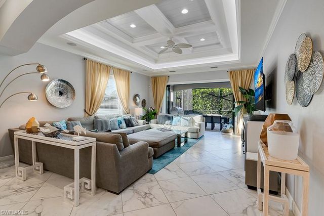 735 99th AVE N, Naples, FL 34108