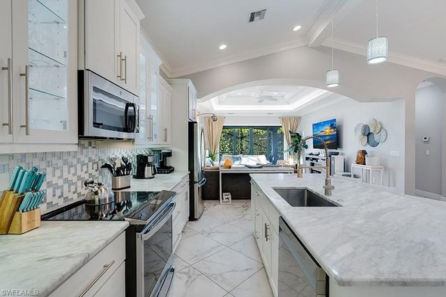 735 99th AVE N, Naples, FL 34108