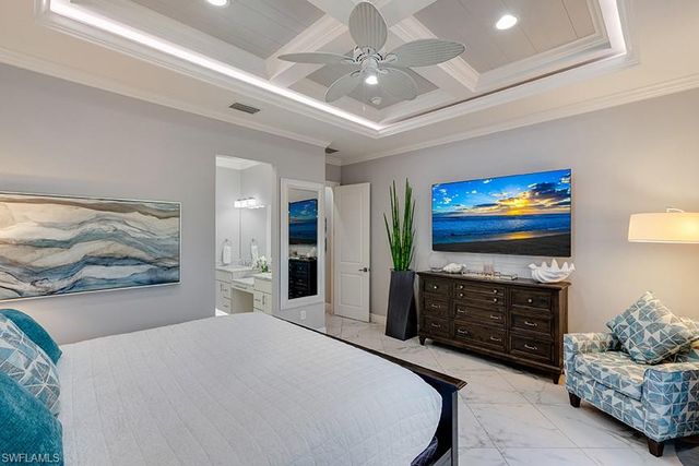 735 99th AVE N, Naples, FL 34108