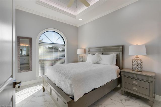 735 99th AVE N, Naples, FL 34108