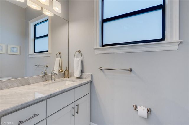 735 99th AVE N, Naples, FL 34108