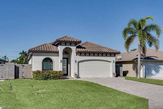 735 99th AVE N, Naples, FL 34108