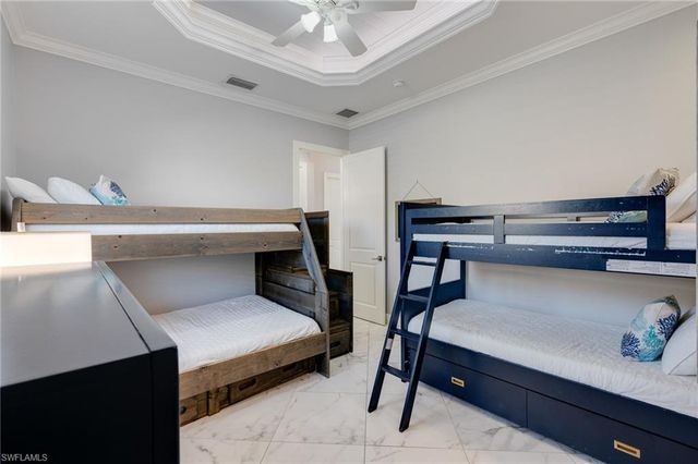 735 99th AVE N, Naples, FL 34108