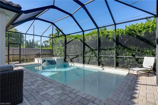 735 99th AVE N, Naples, FL 34108