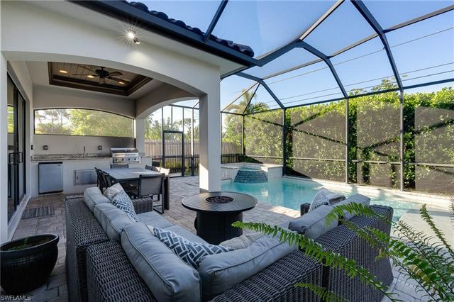 735 99th AVE N, Naples, FL 34108