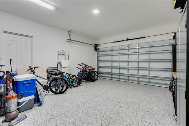 735 99th AVE N, Naples, FL 34108