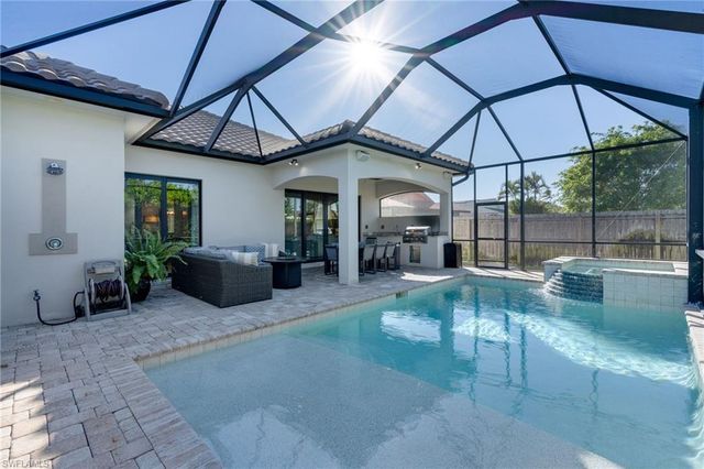 735 99th AVE N, Naples, FL 34108