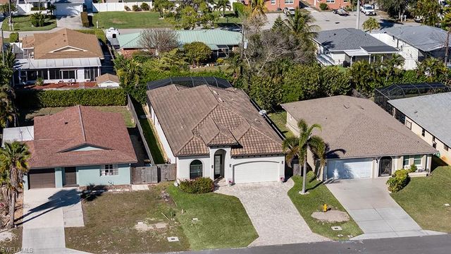 735 99th AVE N, Naples, FL 34108