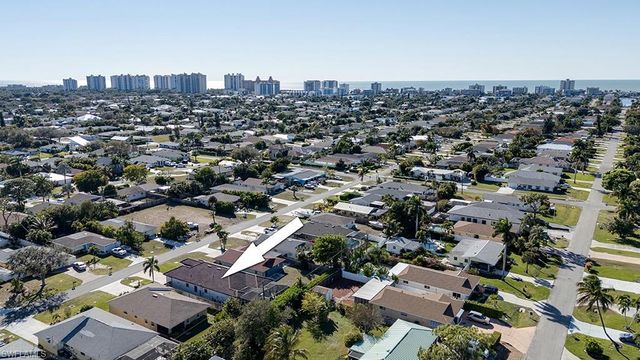 735 99th AVE N, Naples, FL 34108