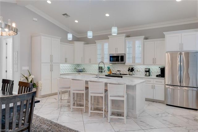 735 99th AVE N, Naples, FL 34108