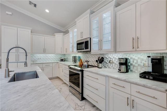 735 99th AVE N, Naples, FL 34108