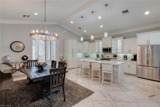 735 99th AVE N, Naples, FL 34108