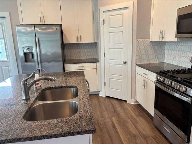207 Whisper Rill DR, Hutto, TX 78634