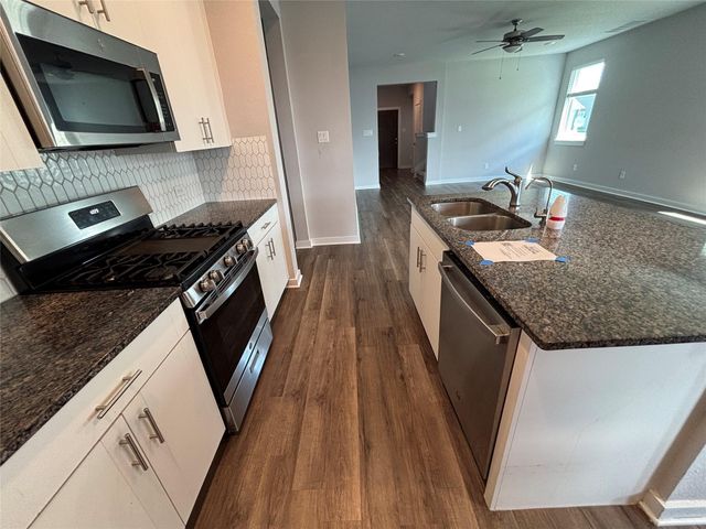 207 Whisper Rill DR, Hutto, TX 78634