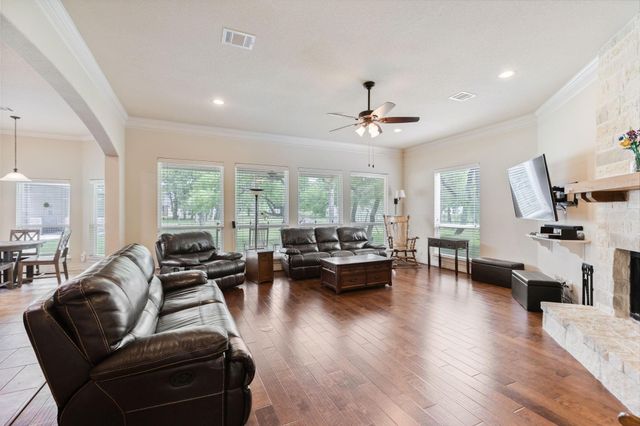101 Pin Oak Lane, Hempstead, TX 77445