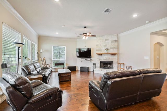 101 Pin Oak Lane, Hempstead, TX 77445