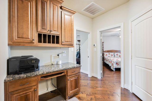 101 Pin Oak Lane, Hempstead, TX 77445