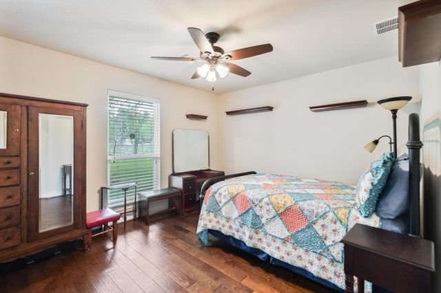 101 Pin Oak Lane, Hempstead, TX 77445