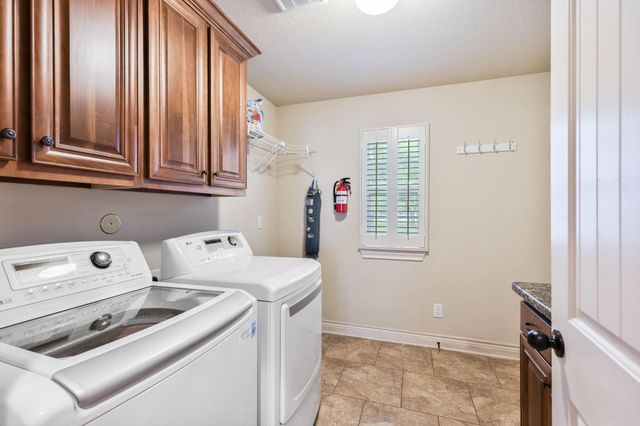 101 Pin Oak Lane, Hempstead, TX 77445