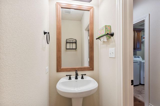 101 Pin Oak Lane, Hempstead, TX 77445