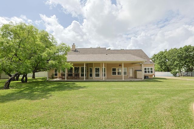 101 Pin Oak Lane, Hempstead, TX 77445