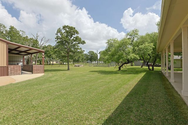 101 Pin Oak Lane, Hempstead, TX 77445