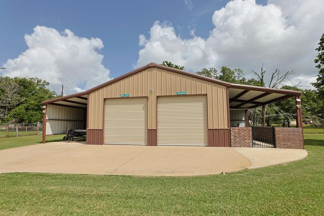 101 Pin Oak Lane, Hempstead, TX 77445