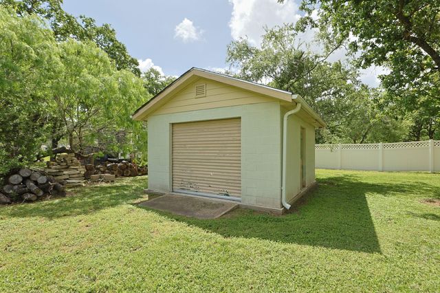 101 Pin Oak Lane, Hempstead, TX 77445