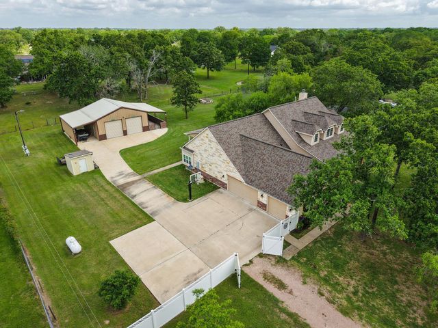 101 Pin Oak Lane, Hempstead, TX 77445