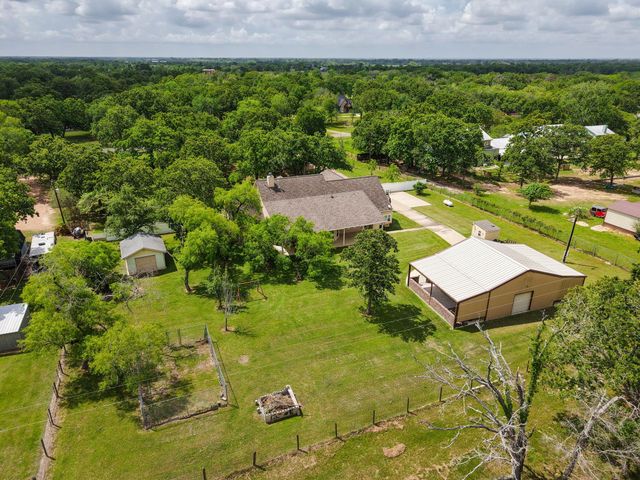 101 Pin Oak Lane, Hempstead, TX 77445