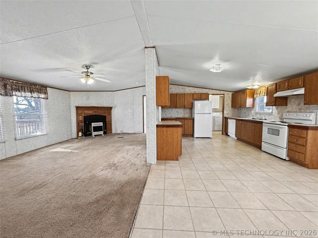 16373 N Grace Hudlen Road, Hulbert, OK 74441