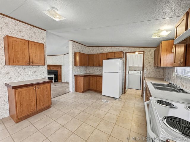 16373 N Grace Hudlen Road, Hulbert, OK 74441