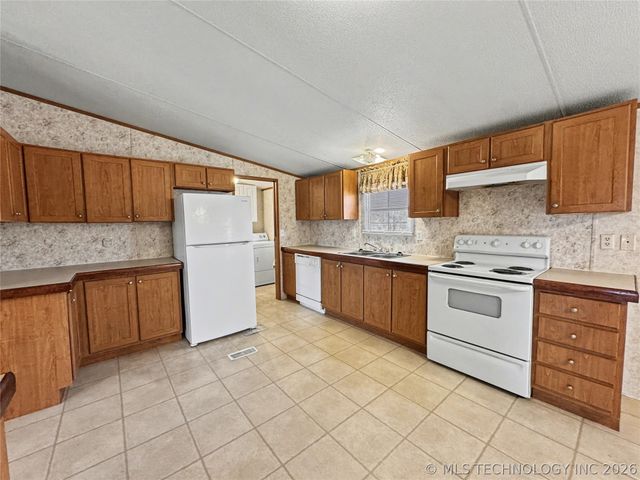 16373 N Grace Hudlen Road, Hulbert, OK 74441