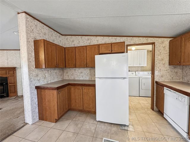 16373 N Grace Hudlen Road, Hulbert, OK 74441