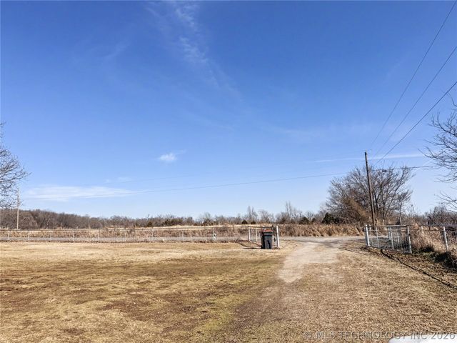 16373 N Grace Hudlen Road, Hulbert, OK 74441