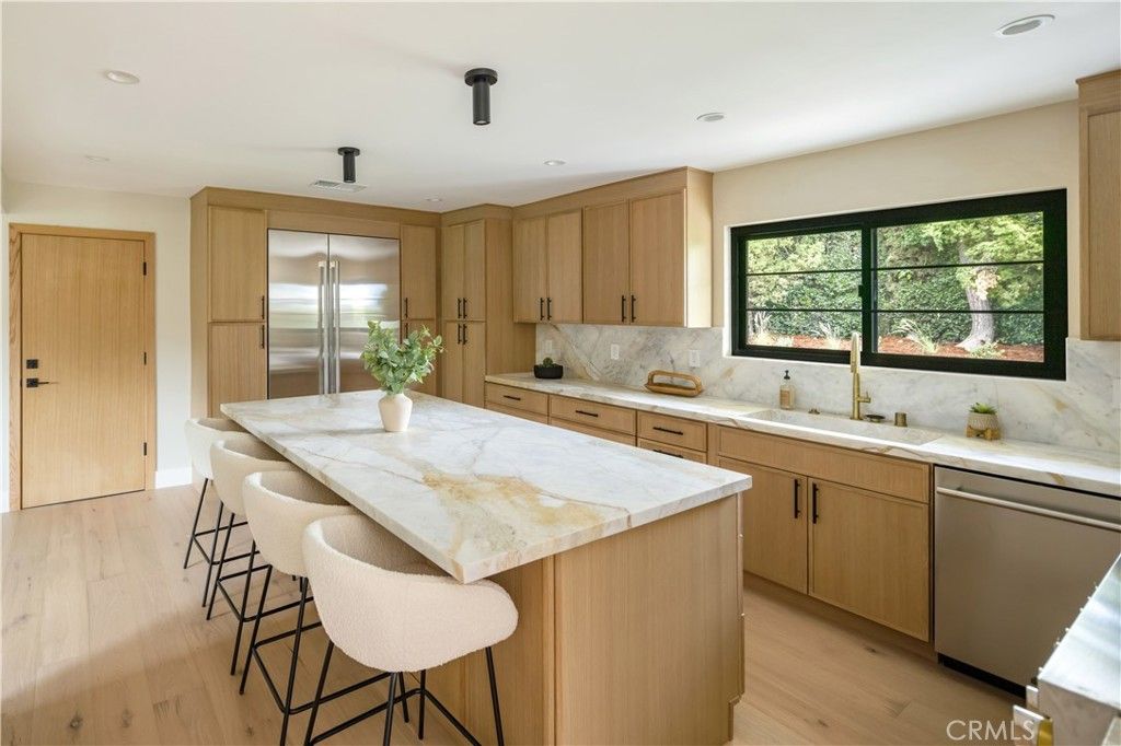Image 10 of property listing at 5873 Fairhaven, Woodland Hills, CA 91367