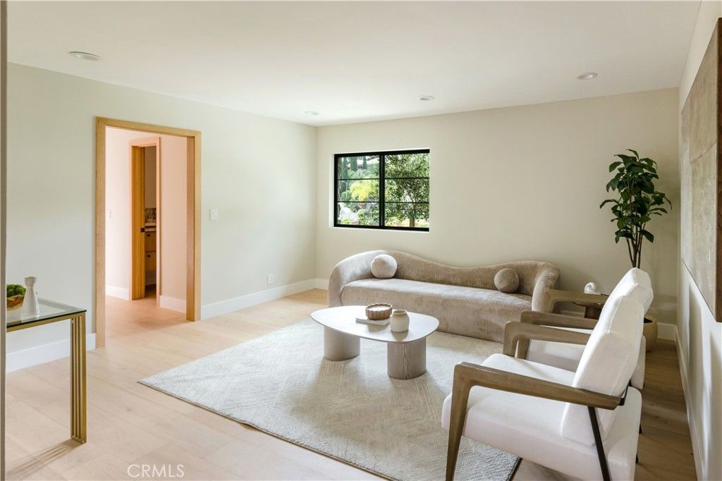 Image 12 of property listing at 5873 Fairhaven, Woodland Hills, CA 91367