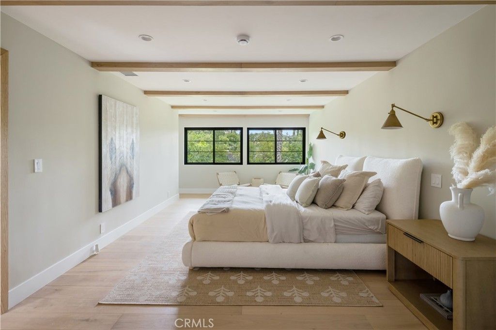 Image 15 of property listing at 5873 Fairhaven, Woodland Hills, CA 91367