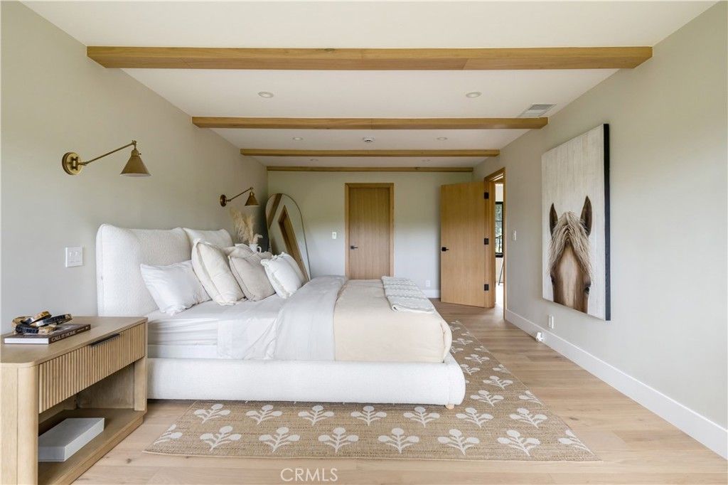 Image 16 of property listing at 5873 Fairhaven, Woodland Hills, CA 91367