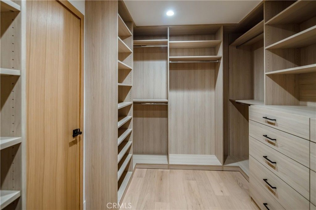 Image 18 of property listing at 5873 Fairhaven, Woodland Hills, CA 91367